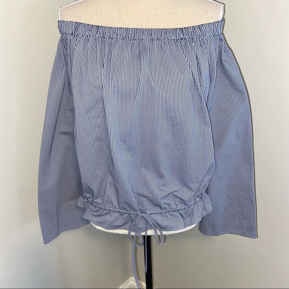 Theory off the shoulder Odettah striped blue & white seersucker top size Medium